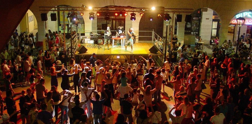 La musica dà la carica È festa sotto le stelle 