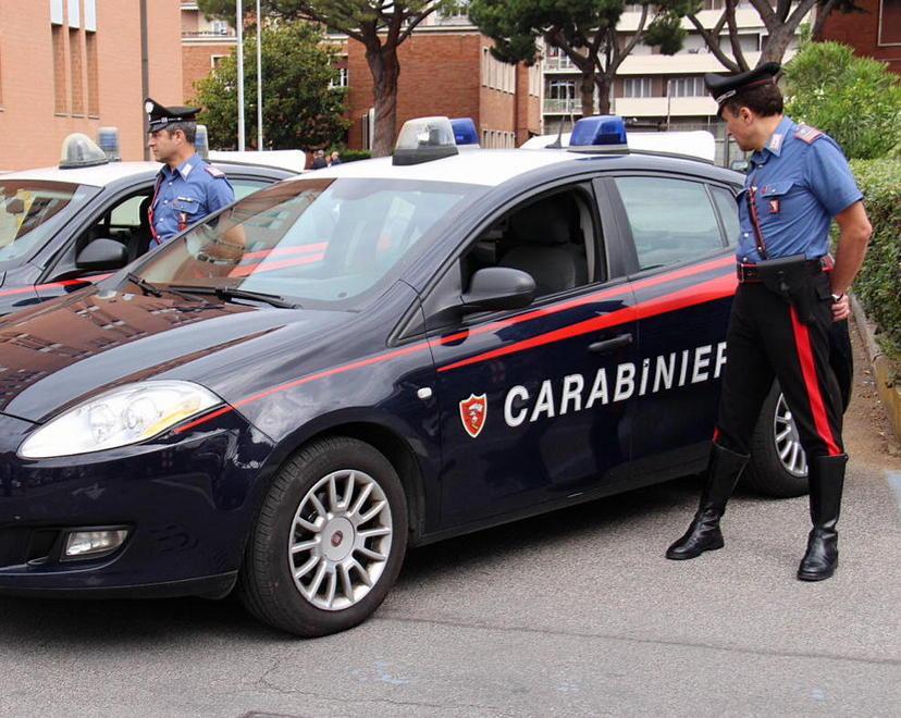 “Dacci 100 euro alla settimana o diffondiamo i video in cui molesti tua nipote” 