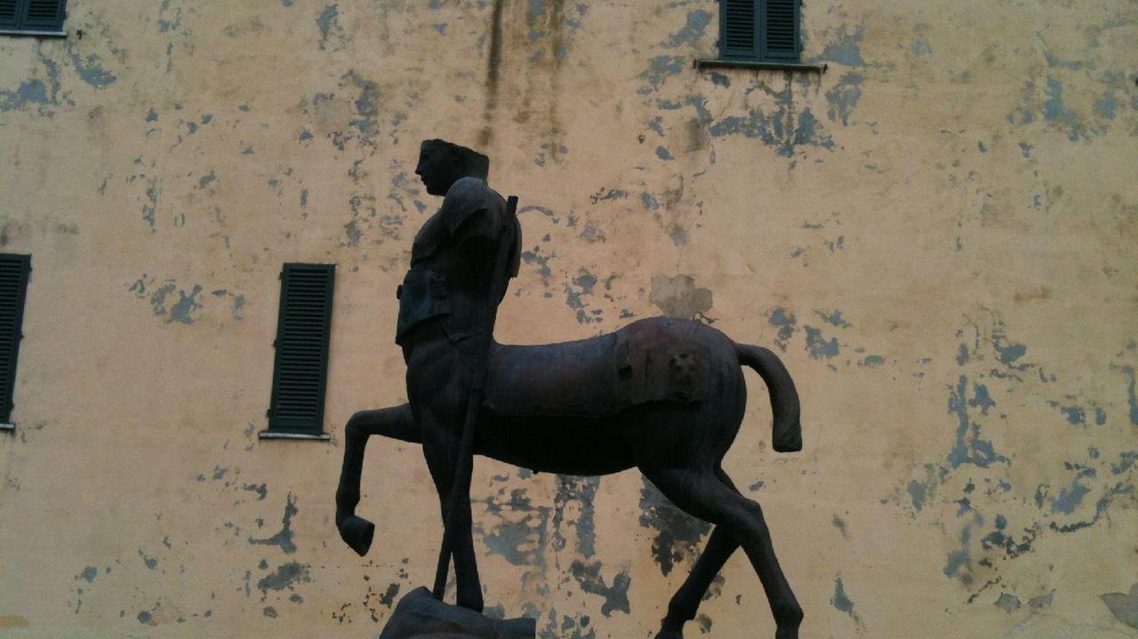 Pietrasanta, danneggiato il “Centauro” di Mitoraj