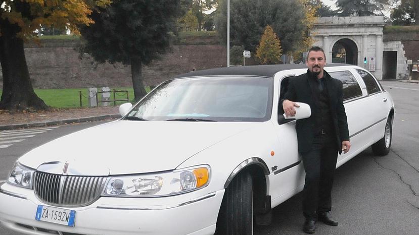 Capannori, il Comune concede sei autorizzazioni per il servizio di nolo auto con conducente