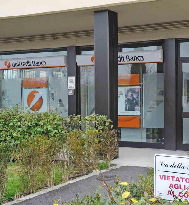 «Fuori i soldi», ma non ci sono contanti 