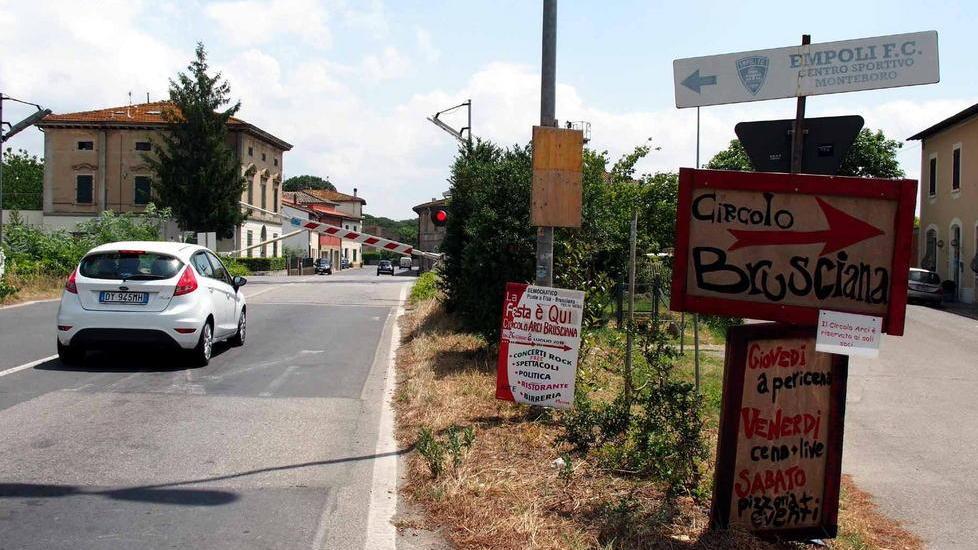 Blitz dei vandali contro la festa Pd