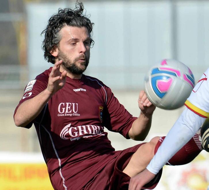  Pezzi è tentato dalla serie B Offerta Pro Vercelli 
