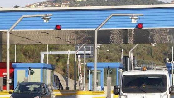 Casello di Massarosa chiuso ai camion dal 1° al 18 luglio