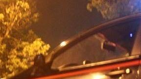 Minaccia i familiari con un coltello e viene arrestato