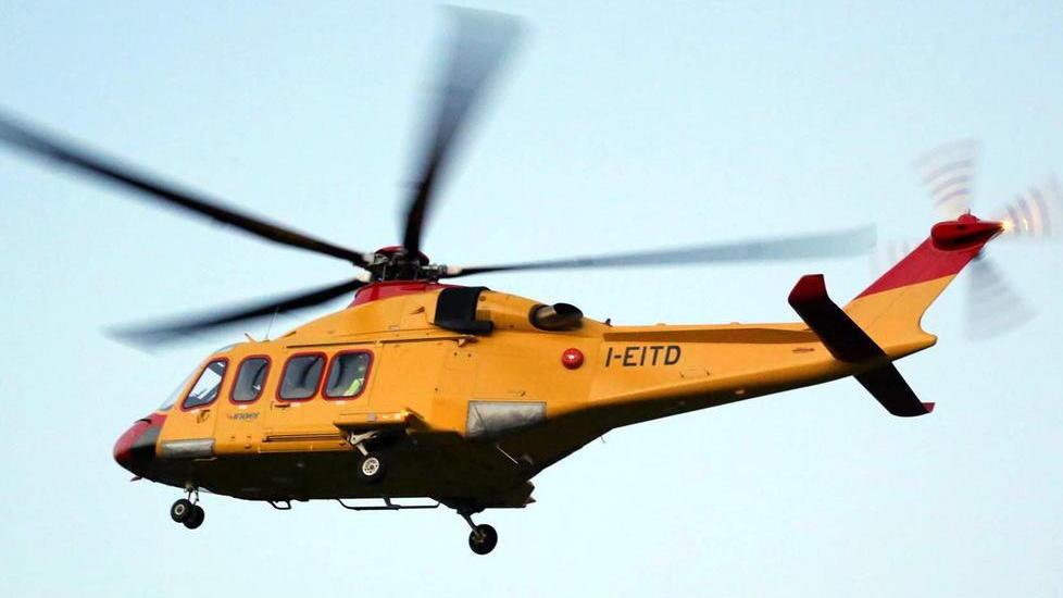 In auto contro un camion, grave anziano
