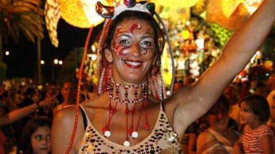 Musica, allegria e colori: stasera tutti in Passeggiata per «Avanti con le maschere»