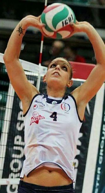 La prima livornese che va all’estero a giocare a volley 