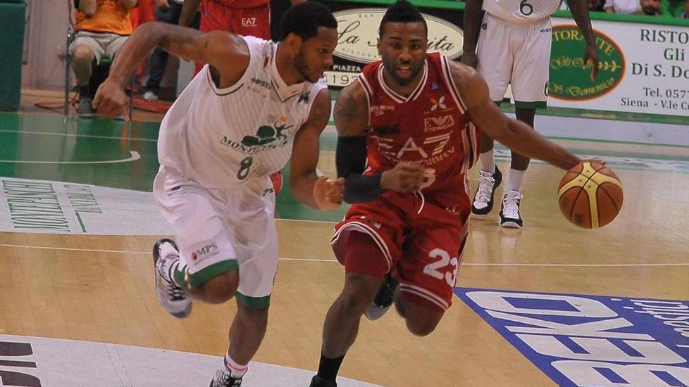Basket: Milano batte Siena, domani ultimo atto