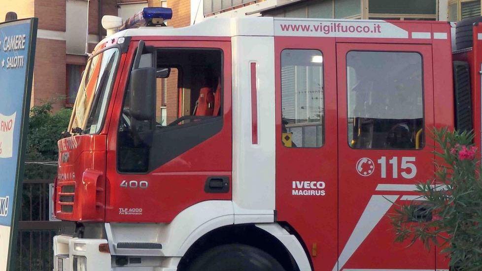 Colto da malore è salvato dai pompieri