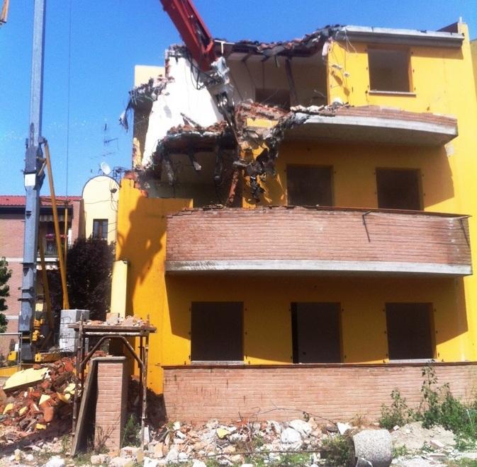 Via ai nuovi cantieri per la ricostruzione delle case