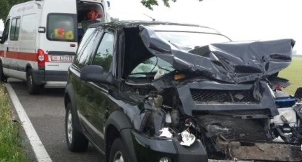 Si ribalta con il camion Tampona un’auto in coda