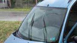 Con l’auto contro un palo gravi ferite per un 25enne