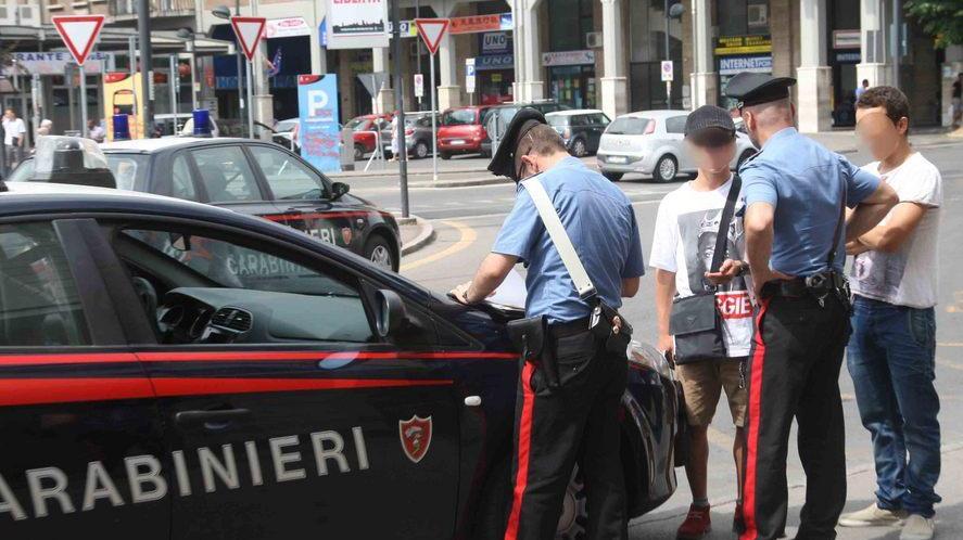 I carabinieri passano al setaccio la stazione