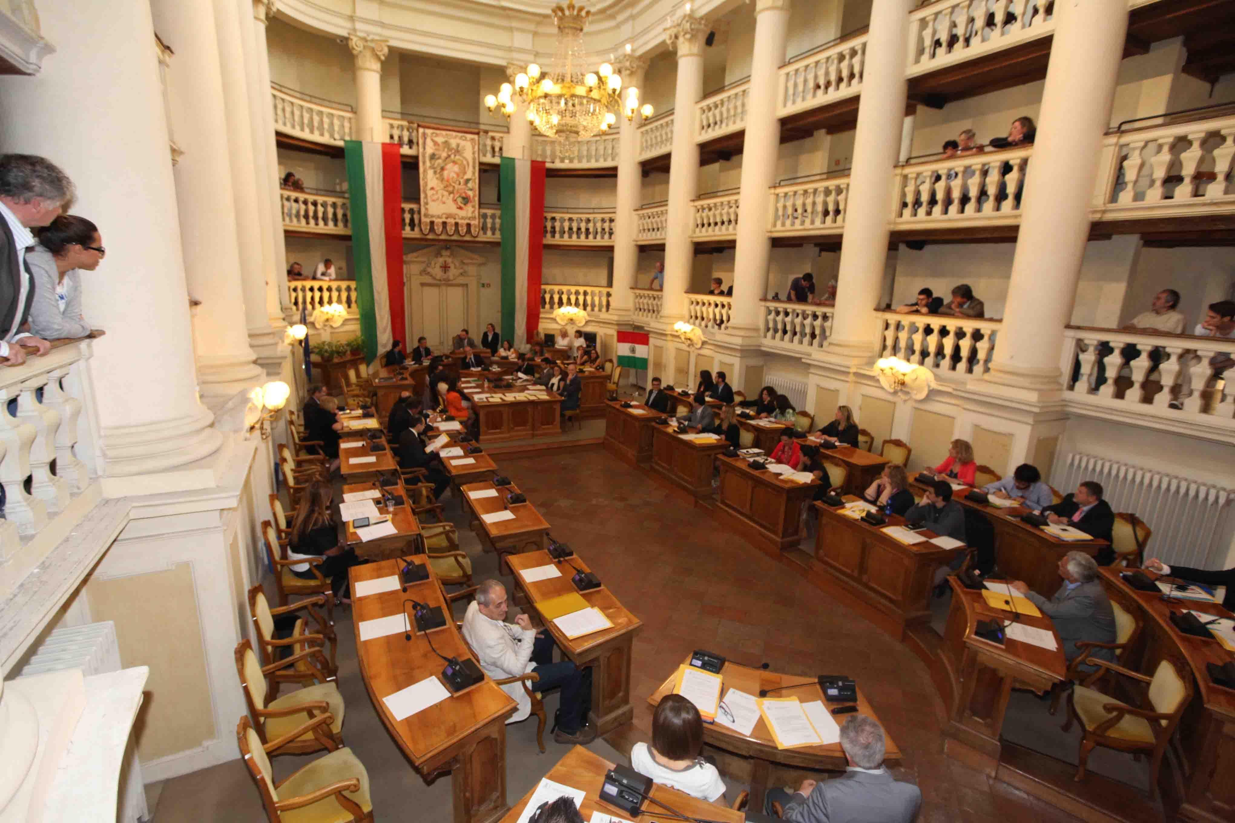 Subito scintille tra Vecchi e i 5 Stelle in Sala Tricolore 