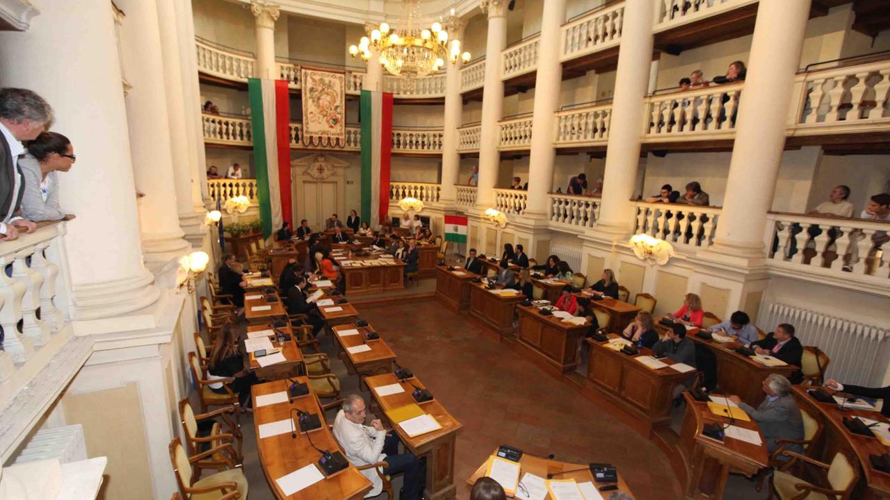 Subito scintille tra Vecchi e i 5 Stelle in Sala Tricolore