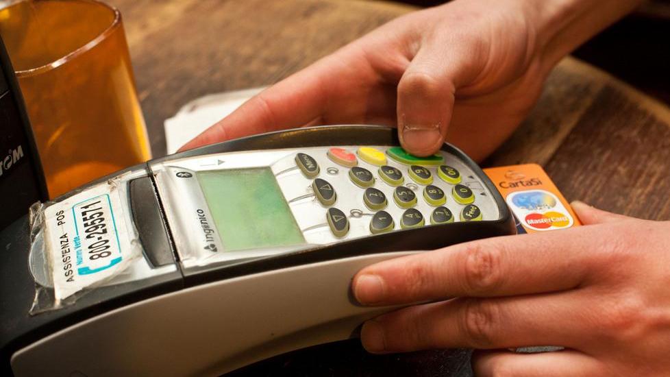 Ecco la rivoluzione del Pos: da lunedì sarà obbligatorio