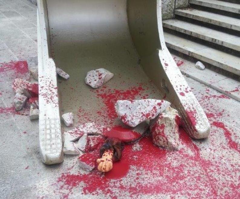 Una benna insanguinata: ecco Marble R.I.P. 