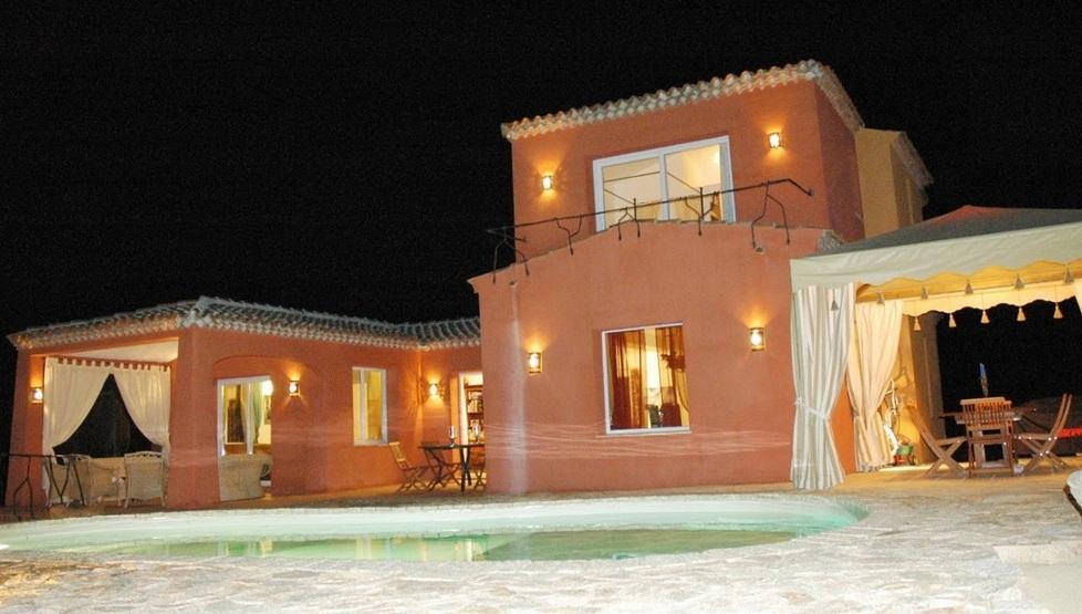 Albergo «fantasma» scoperto e sequestrato in Costa Smeralda 