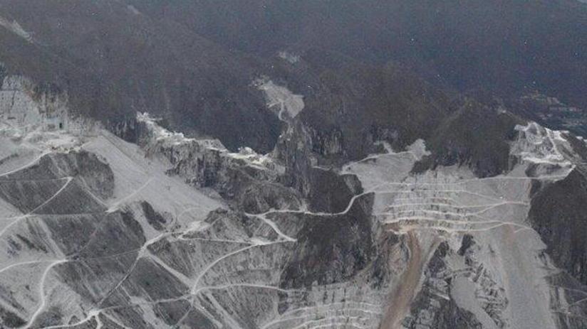 Cave delle Apuane, serrata di due giorni contro il piano della Regione