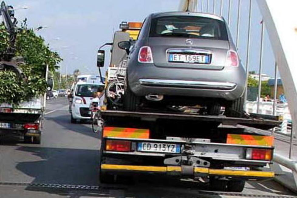 Incidente su viale Vespucci, gravissimo un anziano 