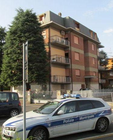 Mamma lascia il bimbo di 2 anni solo in casa per fare la spesa: salvato a Spilamberto
