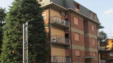 Mamma lascia il bimbo di 2 anni solo in casa per fare la spesa: salvato a Spilamberto