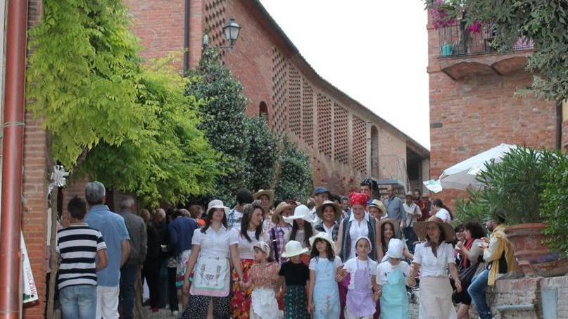 Notte Bianca tra musica e stand gastronomici