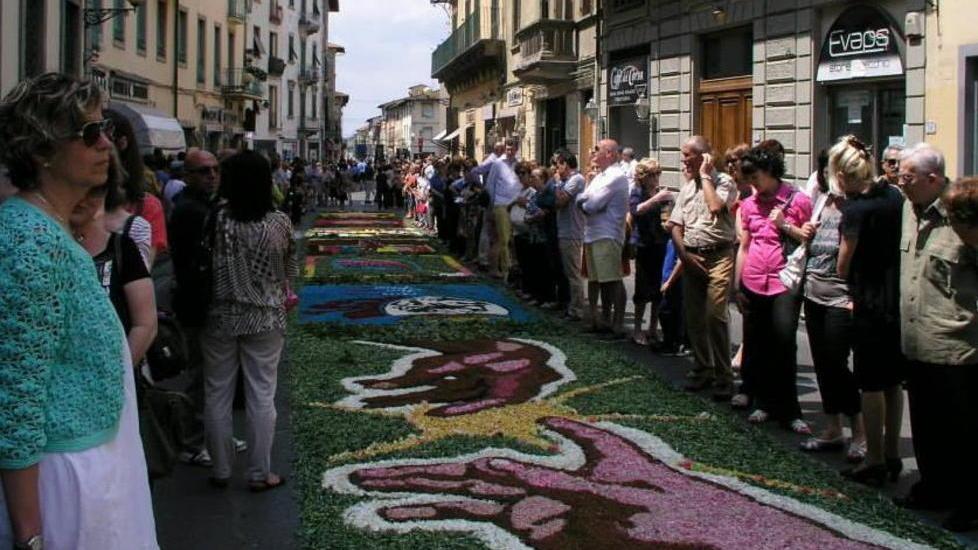 L’Infiorata davanti San Pietro