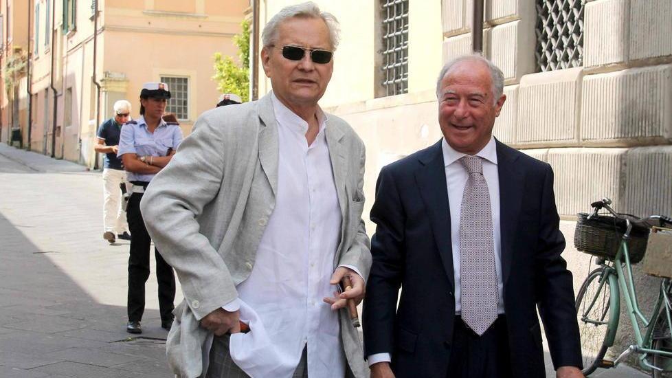 L’artista: «Che amarezza» Il sindaco: «Giro di vite»