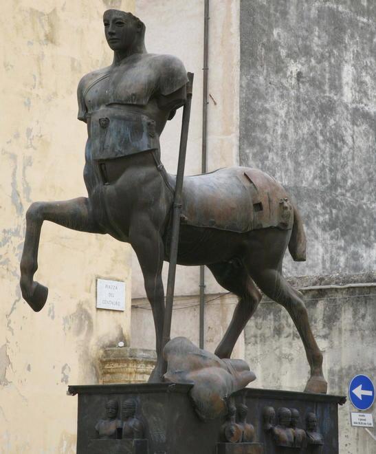 Spezzata la lancia del Centauro di Mitoraj 