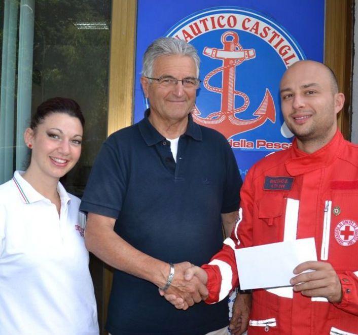 Donazione alla Croce rossa dai soci del Circolo nautico