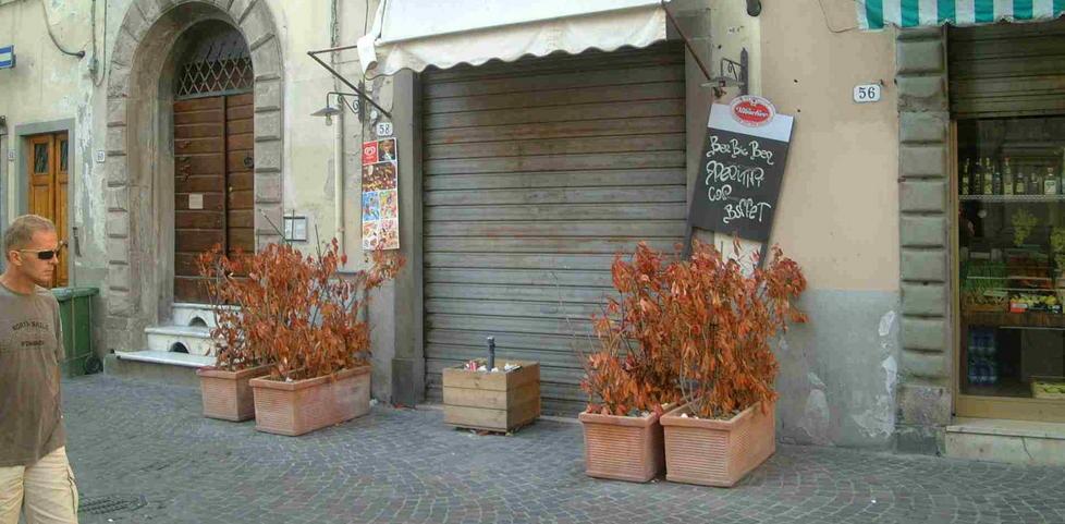 Svaligiata casa in centro, via anelli, monili e Rolex 