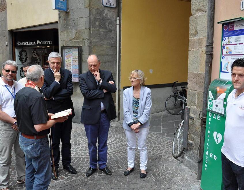 Due nuovi defibrillatori installati in centro storico 