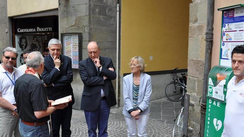 Due nuovi defibrillatori installati in centro storico