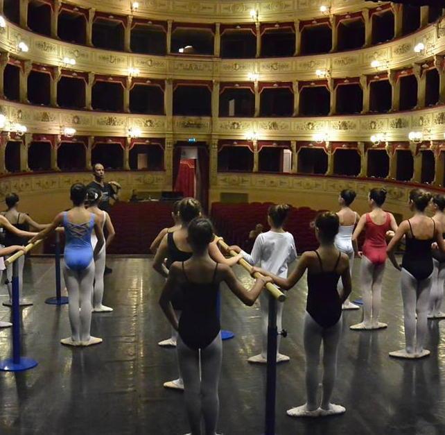 Una maratona di danza in città 