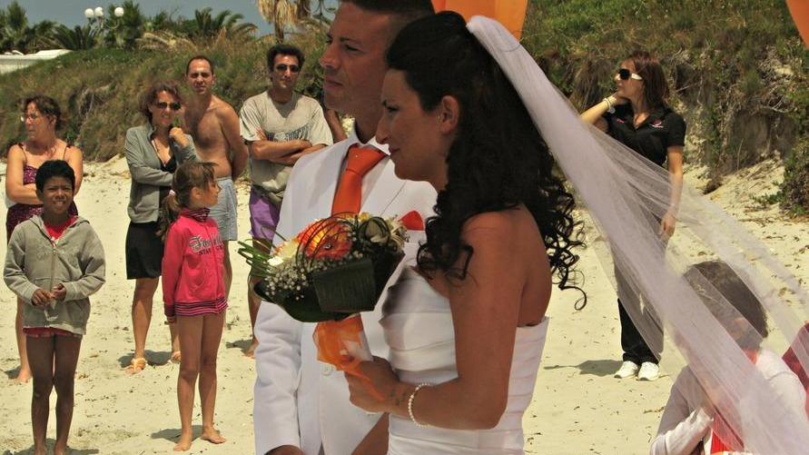 Un “sì” a Is Aruttas Sposi in riva al mare