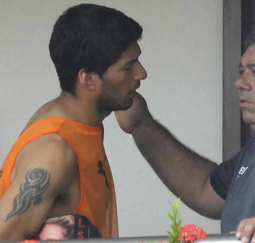 Suarez condannato a nove giornate e quattro mesi di stop 