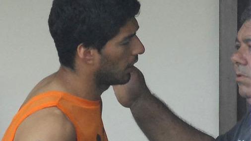 Suarez condannato a nove giornate e quattro mesi di stop