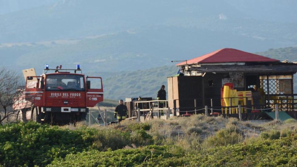 Incendio nel chiosco della spiaggia