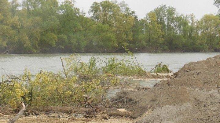 Lavori in golena azienda denunciata