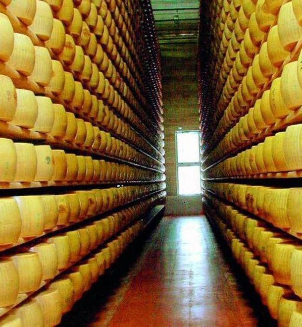 Parmigiano, partirà il ritiro dal mercato di novantamila forme 