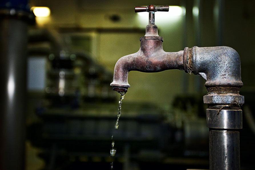 Stangate in bolletta a chi consuma acqua in maniera impropria 
