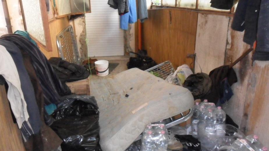 Case trasformate in tuguri Arrivano polizia e vigili