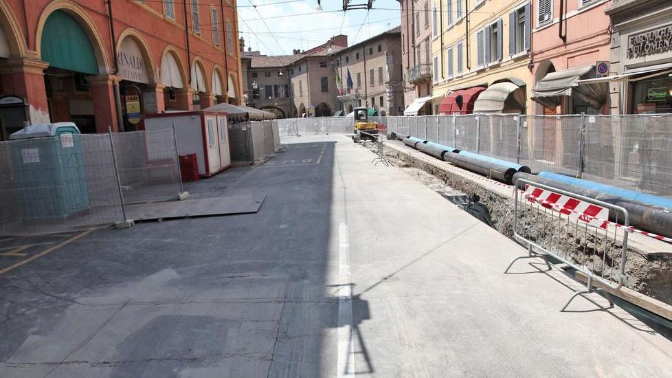Corso Duomo: «Fate in fretta o qui si chiude tutti»