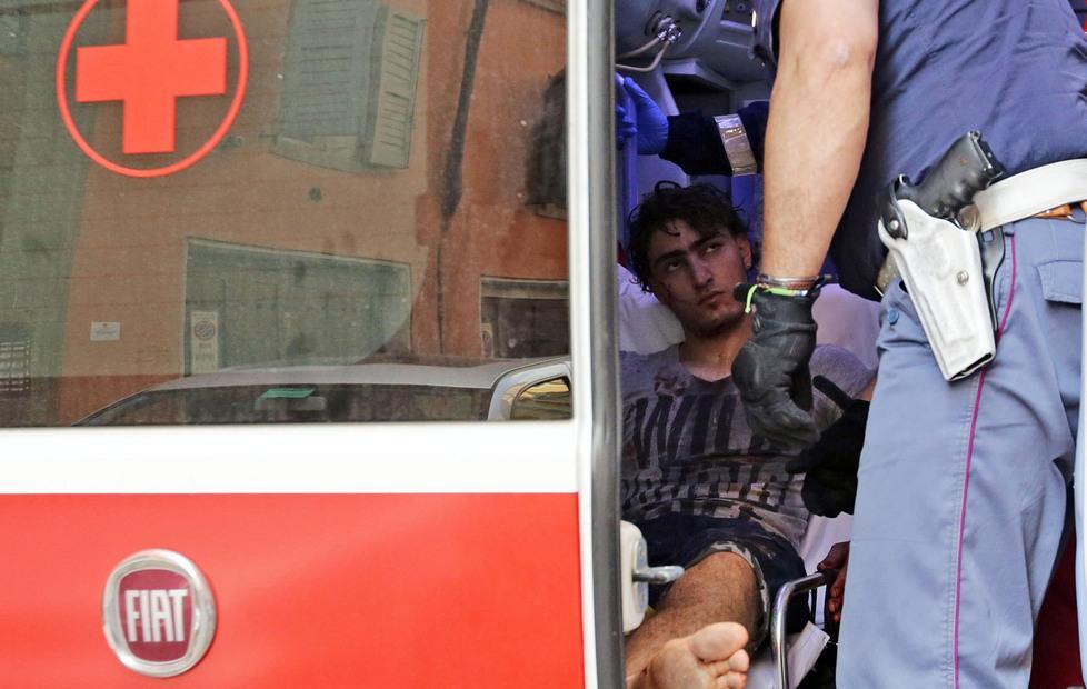 Rissa furibonda, un accoltellato Volante blocca un maghrebino 