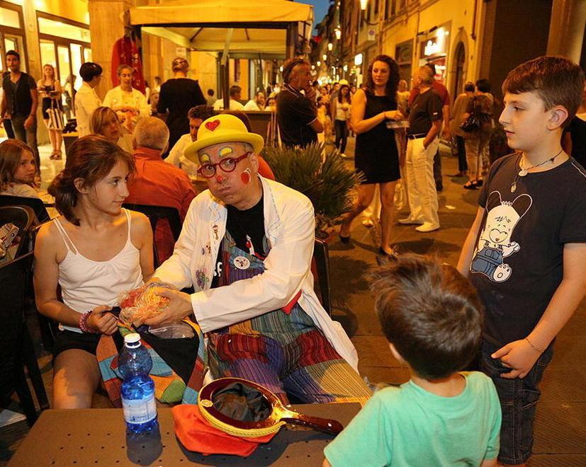 Migliaia in centro tra show e shopping, ok la Notte Bianca di Empoli 
