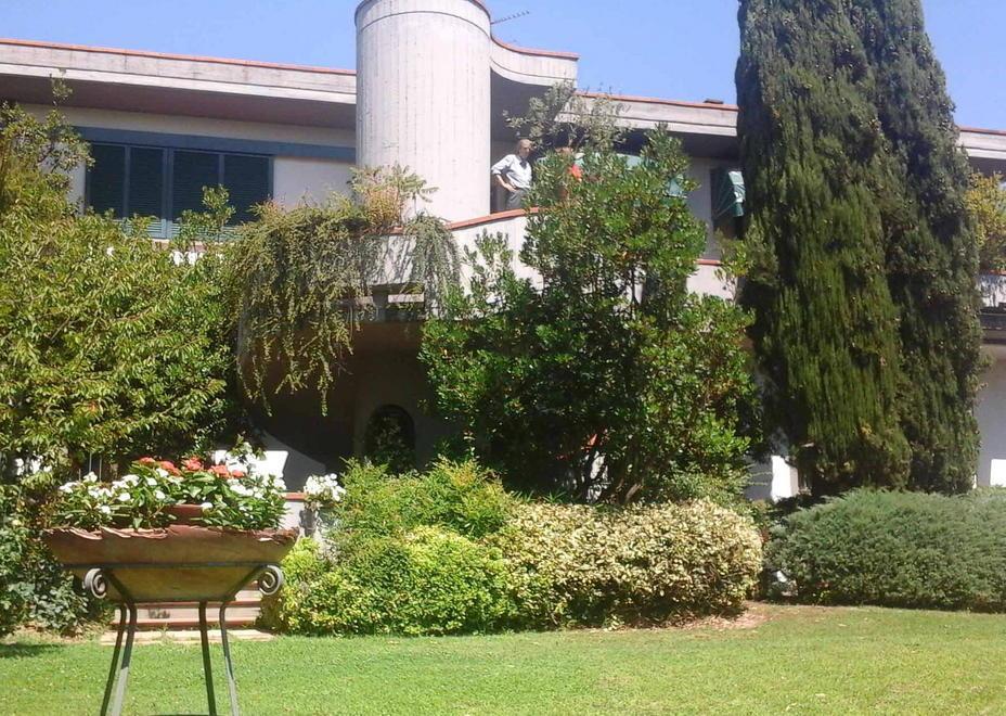 Per un’ora sequestrati dai banditi in villa 