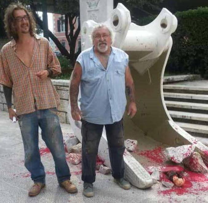 Installazione per i morti alle cave 