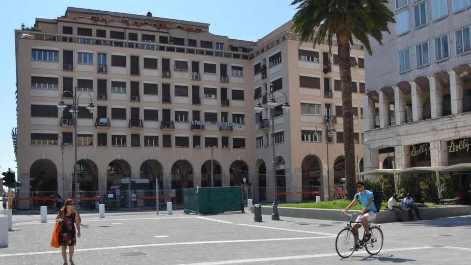 Restyling a buon punto piazza Grande riapre il lato nord ai pedoni